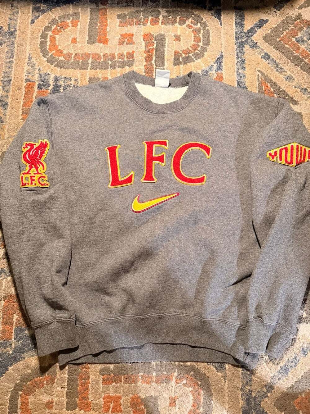 Nike Liverpool FC LFC Solo Swoosh Crewneck Sweatshirt Grey size Small